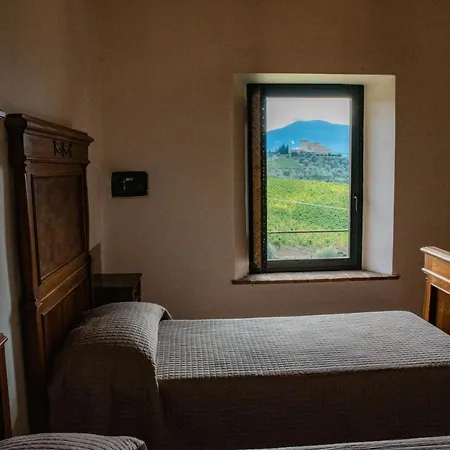 Le 7 Camicie Castelnuovo dellʼAbate