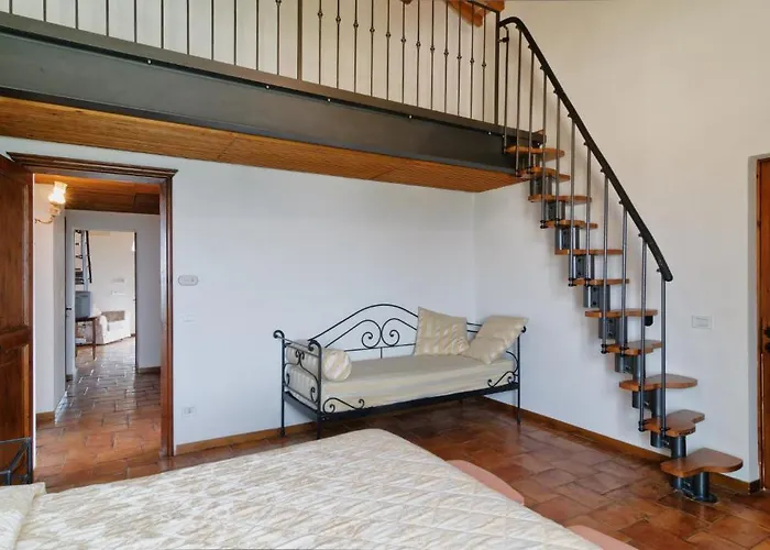 Le 7 Camicie Castelnuovo dellʼAbate